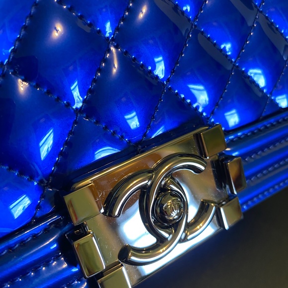 RARE! STUNNING CHANEL METALLIC COBALT BLUE BOY BAG - Picture 5 of 11